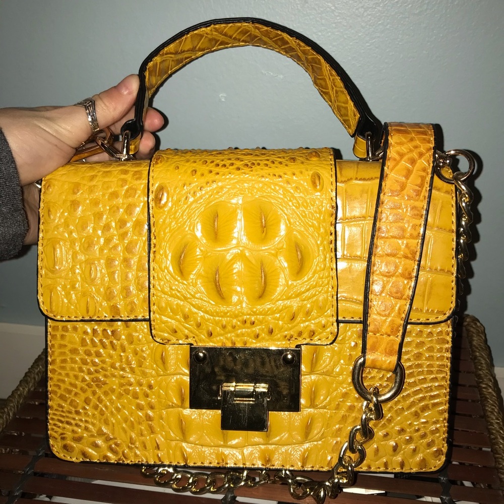 Stunning Yellow Purse with a strap!
